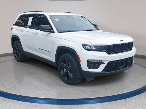 Used 2024 Jeep Grand Cherokee Limited w/ Black Appearance Package RWD image 3