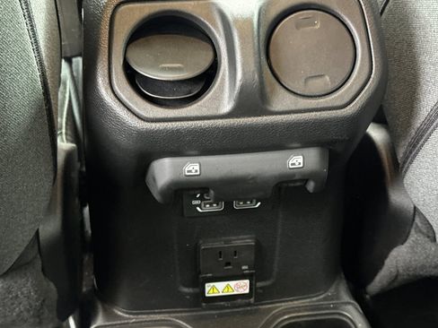 Used 2025 Jeep Wrangler Sahara image 42