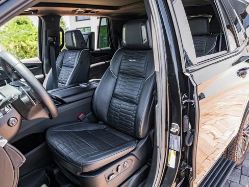 Used 2024 Cadillac Escalade V AWD/4WD image 20