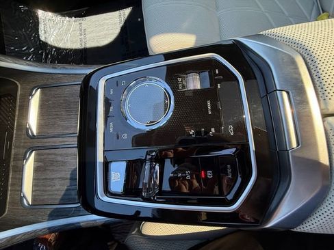 Used 2024 BMW 760i xDrive w/ Executive Package image 31