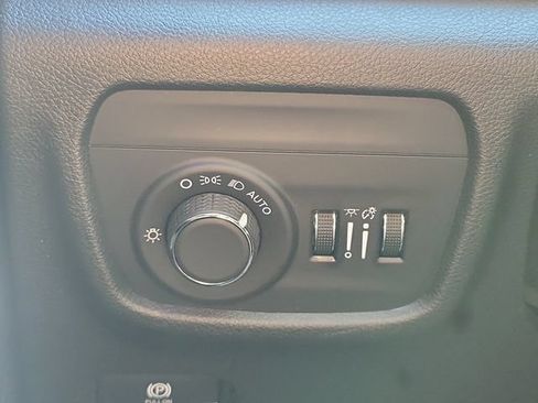 Used 2023 Jeep Grand Cherokee L Laredo RWD image 28