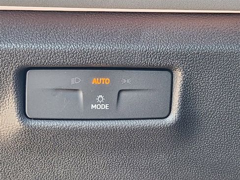 New 2026 Volkswagen Tiguan SE image 15