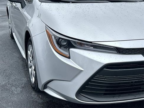Used 2025 Toyota Corolla LE image 10
