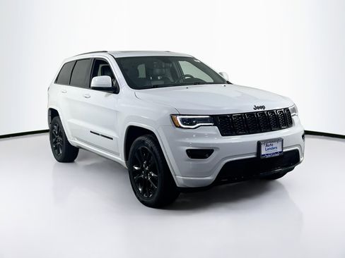 Used 2022 Jeep Grand Cherokee Laredo X AWD/4WD image 3