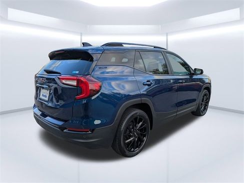 Used 2023 GMC Terrain SLE w/ Driver Convenience Package image 4