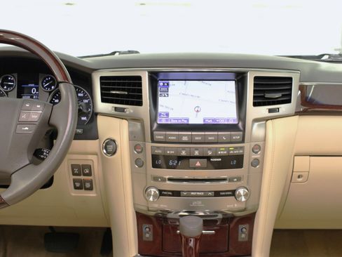 Used 2014 Lexus LX 570 4WD image 53