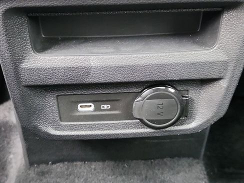 Used 2022 Volkswagen Tiguan SE R-Line image 16