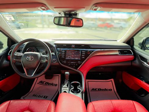 Used 2018 Toyota Camry XSE image 5