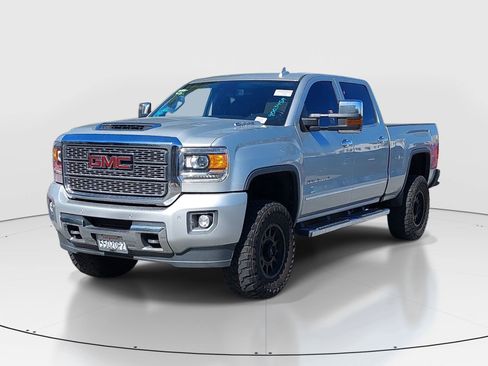 Used 2019 GMC Sierra 2500 Denali w/ Duramax Plus Package AWD/4WD image 3