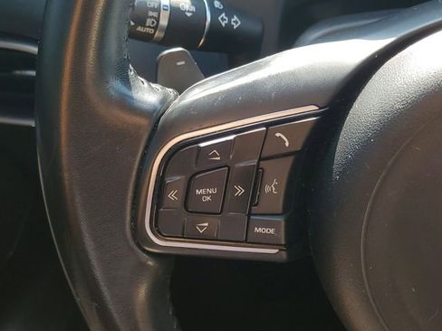 Used 2019 Jaguar F-PACE Premium image 24