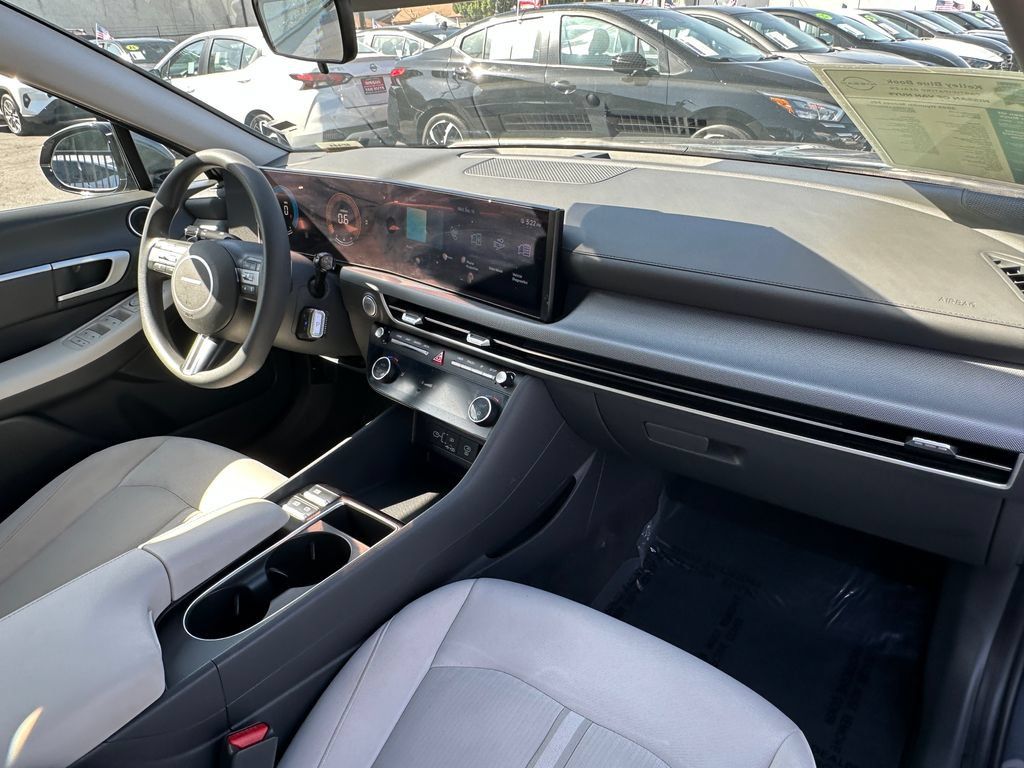 Used 2025 Hyundai Sonata SEL FWD image 11