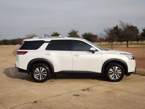 New 2025 Nissan Pathfinder SL image 7