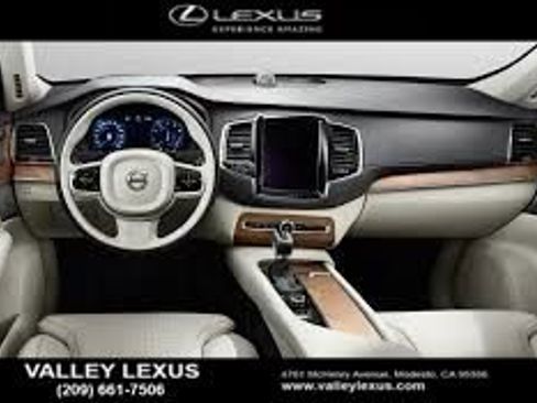 Used 2016 Volvo XC90 T6 Momentum w/ Momentum Plus Package AWD/4WD image 5