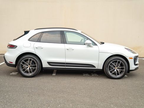 Used 2025 Porsche Macan image 8