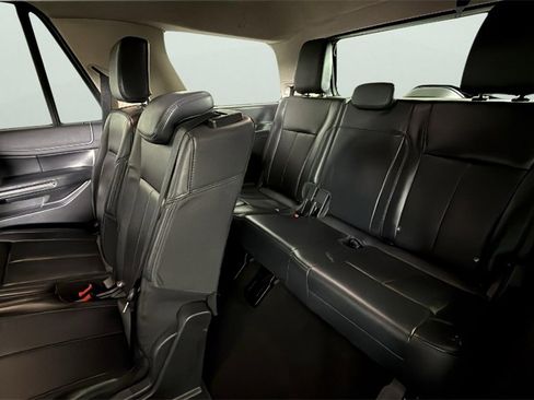 Used 2024 Ford Expedition XLT image 25