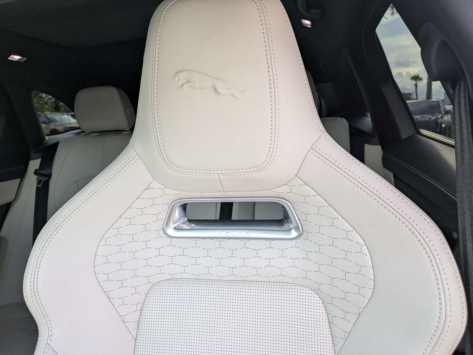 Used 2025 Jaguar F-PACE R-Dynamic S AWD/4WD image 16