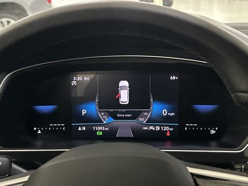 Certified 2024 Volkswagen Tiguan SE R-Line image 29