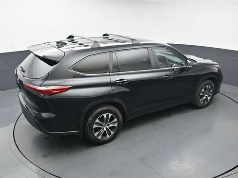 Used 2023 Toyota Highlander XLE AWD/4WD image 40