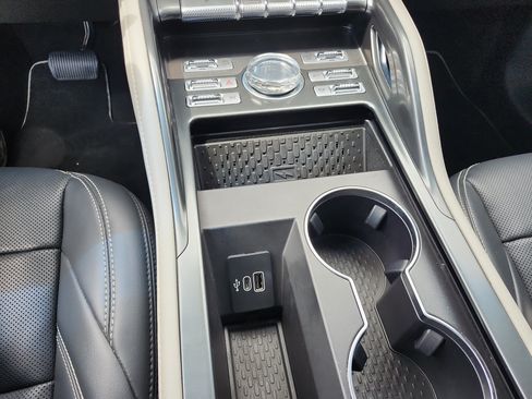 Used 2024 Lincoln Nautilus Premier AWD/4WD image 31