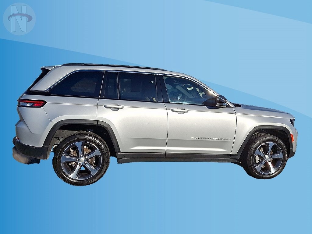 Certified 2025 Jeep Grand Cherokee Limited AWD/4WD image 26