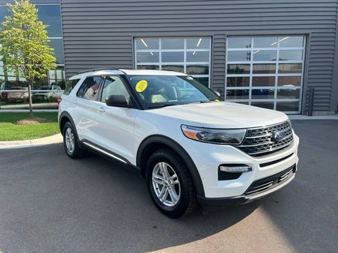 Used 2024 Ford Explorer XLT w/ Equipment Group 202A AWD/4WD image 3