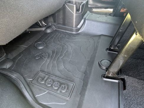 Used 2021 Jeep Wrangler Unlimited Rubicon AWD/4WD image 13