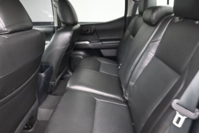 Used 2017 Toyota Tacoma SR5 w/ Tow Package AWD/4WD image 18