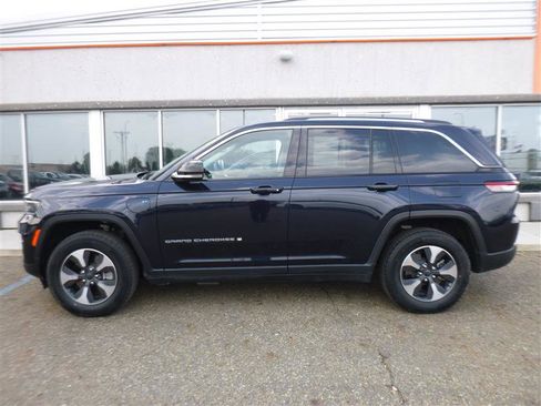 Used 2022 Jeep Grand Cherokee Limited 4xe image 2