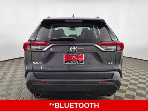 Used 2022 Toyota RAV4 XLE w/ Convenience Package FWD image 7