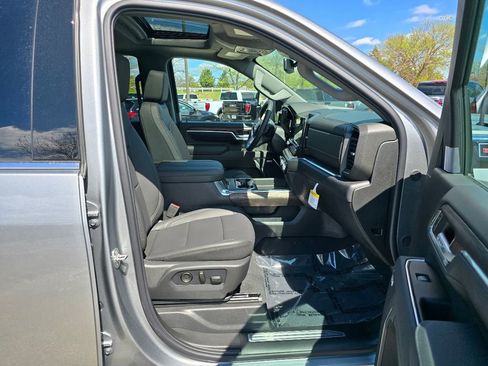 New 2026 GMC Sierra 3500 SLT w/ SLT Premium Package AWD/4WD image 33