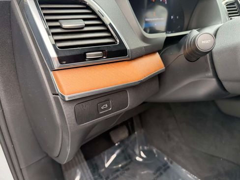 Used 2025 Volvo XC90 B6 Plus AWD/4WD image 23