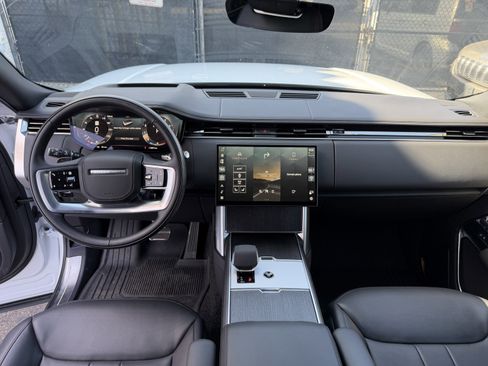Used 2025 Land Rover Range Rover Long Wheelbase SE image 27