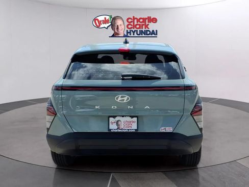 Used 2024 Hyundai Kona SE FWD image 4