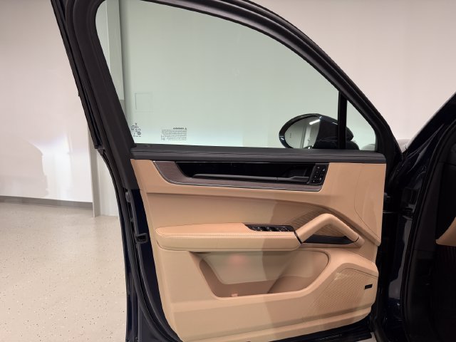 Certified 2026 Porsche Cayenne E-Hybrid AWD/4WD image 37