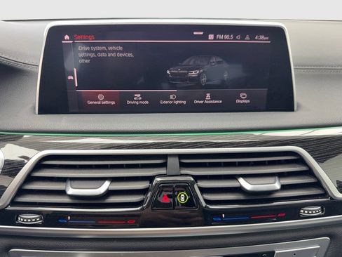 Used 2020 BMW 740i xDrive w/ M Sport Package AWD/4WD image 25