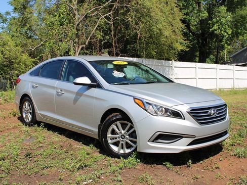 Used 2016 Hyundai Sonata SE FWD image 3