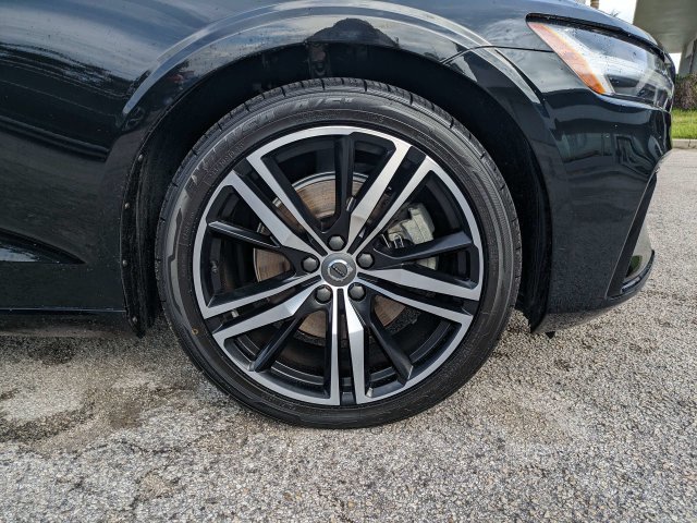 Used 2022 Volvo S60 B5 R-Design w/ Advanced Package AWD/4WD image 11