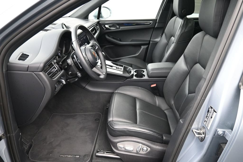 Certified 2026 Porsche Macan AWD/4WD image 9