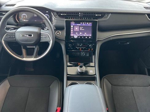 New 2025 Jeep Grand Cherokee Altitude image 13