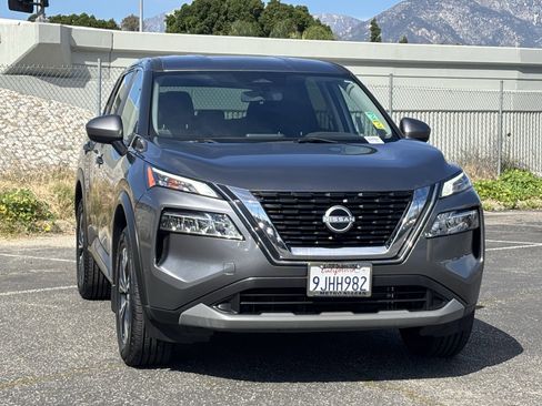 Used 2023 Nissan Rogue SV image 7