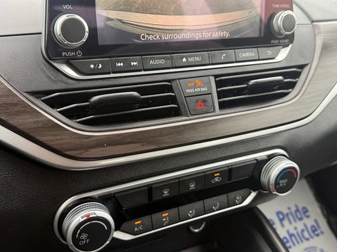 Used 2025 Nissan Altima 2.5 SV FWD image 35