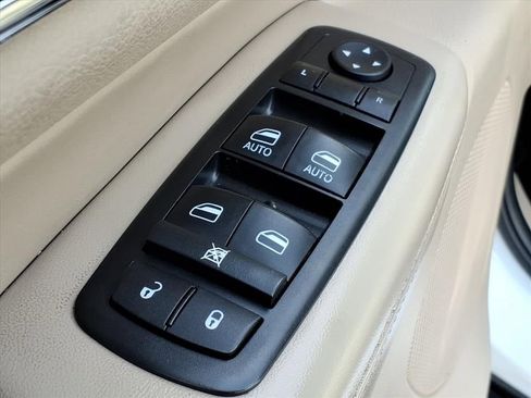 Used 2015 Jeep Grand Cherokee Limited w/ Trailer Tow Group IV image 12