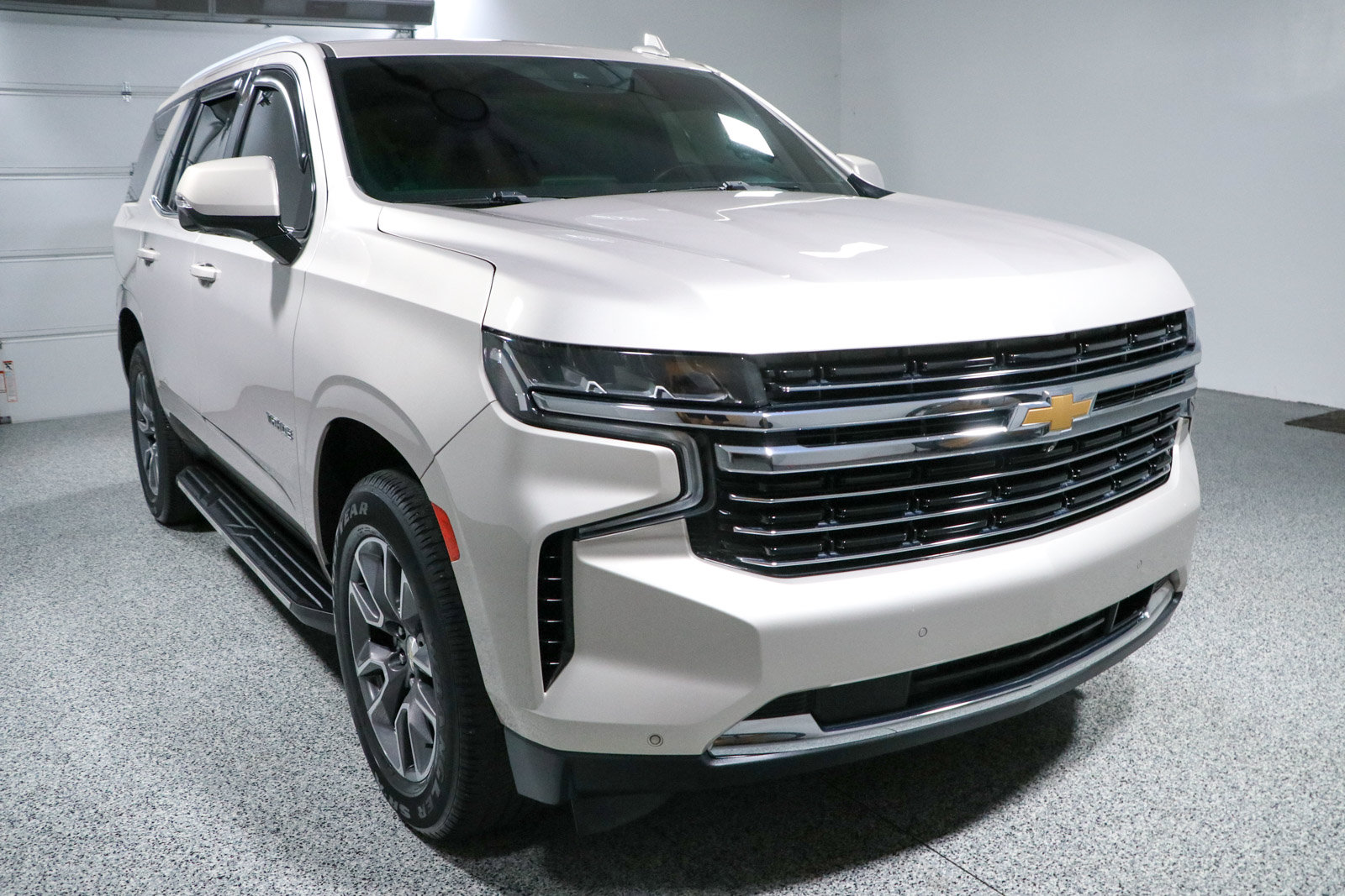 Used 2023 Chevrolet Tahoe LT w/ Luxury Package RWD image 5