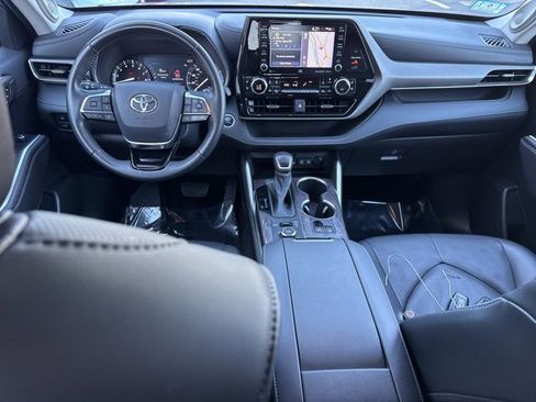 Used 2020 Toyota Highlander Limited image 26