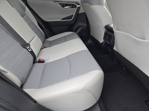 Used 2020 Toyota RAV4 Limited image 15