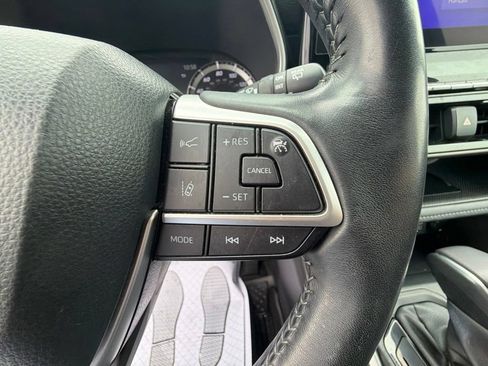 Used 2023 Toyota Highlander XLE AWD/4WD image 31
