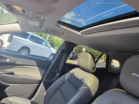 Used 2025 Chevrolet Trax ACTIV w/ Sunroof Package FWD image 8