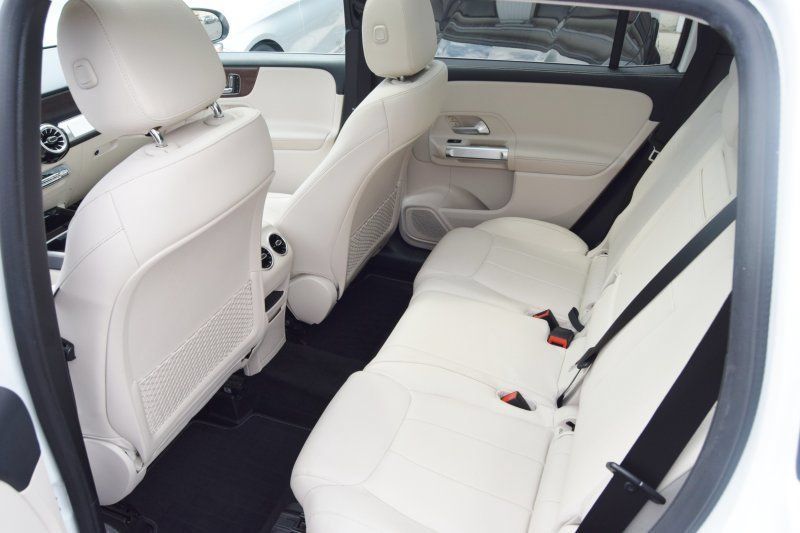 Used 2022 Mercedes-Benz GLB 250 4MATIC w/ Premium Package Lite image 24