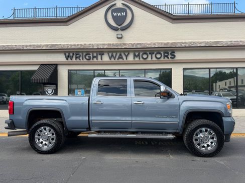 Used 2016 GMC Sierra 2500 Denali w/ Duramax Plus Package AWD/4WD image 2