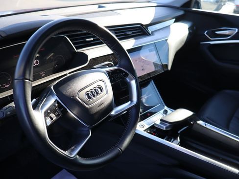 Used 2021 Audi e-tron Premium Plus w/ Premium Plus Package image 9